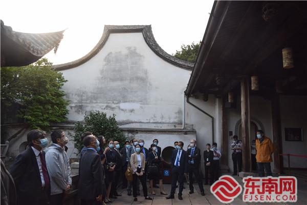 外國(guó)駐華使節(jié)一行參觀三坊七巷